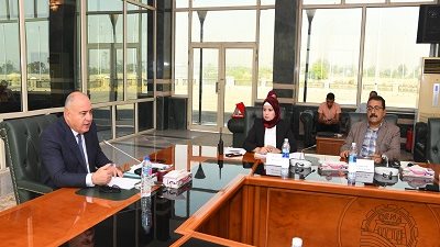 محافظ قنا يستعرض الموقف التنفيذى لـ 33 مشروع صرف صحى
