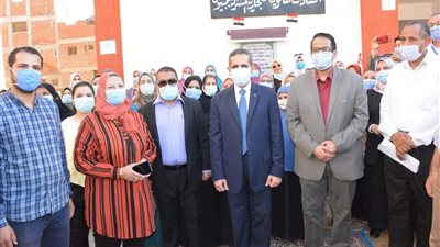 محافظ الغربية يفتتح مدرستين ووحدة غسيل كلوي ببسيون بمناسبة العيد القومى-صور