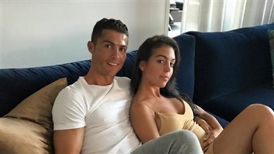 صديقة رونالدو تفاجئ متابعيها بفيديو جريء
