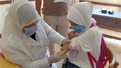فى أول يوم دراسى بالشرقية: تطعيم 883 الف طالب ضد الالتهاب السحائى والتطعيم الثنائى