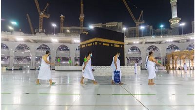 الحرمين الشريفين يستقبلان المعتمرين وسط إجراءات احترازية