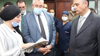 وزير الزراعة: يشيد بجهود مركز بحوث الصحراء ويطالب بالاهتمام بالبحوث التطبيقية وتنمية الوديان والمراعي