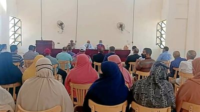 القصر تستضيف ندوة بيطرية عن تحصينات الماشية بالوادى الجديد.صور