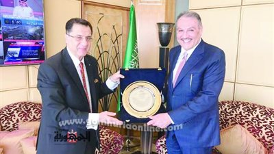 السفير السعودي بالقاهرة يؤكد أهمية دور إعلام البلدين في صد الحملات المغرضة لأعداء التنمية والاستقرار