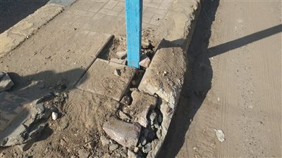 بالفيديو والصور .. حفر وتكسير بشوارع بنها بسبب اللافتات الدعائية لمرشحين النواب