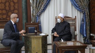 شيخ الأزهر لوزير الإسكان: الوزارة تحمل أهمية كبرى في خدمة المواطن