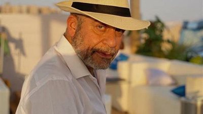 إطلالة أنيقة للفنان شريف منير فى أحدث ظهور له
