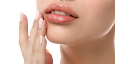 وصفة طبيعية لعلاج وترطيب الشفاة المتشققة