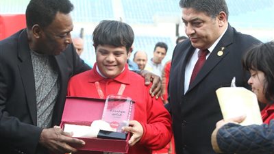 لاعبو الاولمبياد الخاص يهنئون سفيرهم العالمى بيليه بعيد ميلاده الثمانين