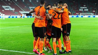 نهضة بركان ينهى الشوط الأول من نهائى الكونفيدرالية متقدماً بهدف امام بيراميدز