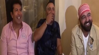 أحمد السقا وسامر المصري وهاني رمزي منسجمين خلال غنائهم 