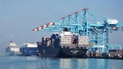 نشاط فى حركة تداول البضائع والحاويات والسفن بميناء الاسكندرية