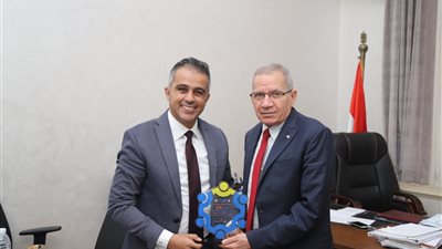 «شباب القادة» تكرم نائب وزير التعليم لمساهمته في إنجاح برنامج «هي تقود»