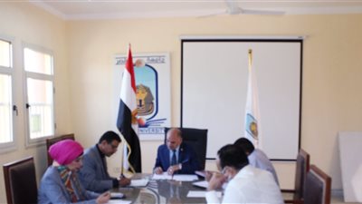 اجتماع مجلس إدارة مركز تنمية قدرات أعضاء هيئة التدريس والقيادات بجامعة الأقصر