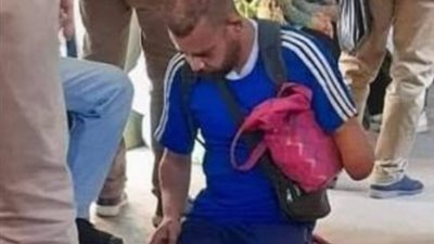 مستشار رئيس الوزراء يعلن تفاصيل نهاية معاناة «شاب القطار».. صور