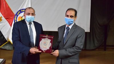 جامعة بني سويف تكرم العمداء السابقين والباحثين الحاصلين على جوائز تشجيعية.صور