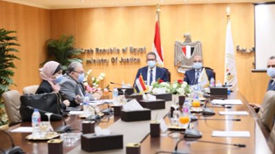 وزيرا العدل والسياحة يبحثان إجراءات تيسير تراخيص المنشآت الفندقية والسياحية