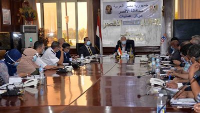 محافظ الأقصر يبحث انهاء ملف التصالحات واستغلال الاراضى المستردة ومطالب المواطنين