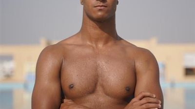 الغوص والانقاذ يعلن عن محاولة تسجيل رقم قياسي جديد لأعلى قفزة خارج الماء بارتداء الإعانة المونو