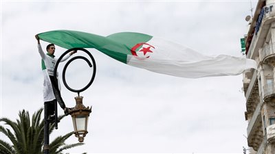 الجزائريون يصوتون على تعديل الدستور اليوم
