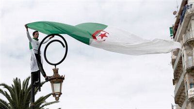 تزامنا مع عيد الاستقلال..الجزائريون يصوتون على تعديل الدستور