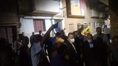 إنهيار منزل وإصابة 5 بحى غرب سوهاج والمحافظ يتفقد موقع الحادث
