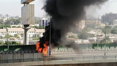 السيطرة على حريق سيارة اعلى كوبرى اكتوبر بمنطقة العباسية