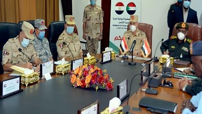 الفريق محمد فريد يعود إلى أرض الوطن بعد إنتهاء زيارته للسودان