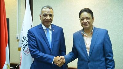 رئيس الأعلى لتنظيم الإعلام يلتقي نقيب أطباء الأسنان