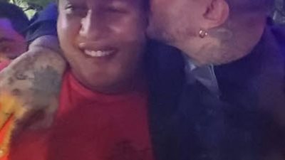أحمد الفيشاوي يقبل حمو بيكا فى حفل زفاف أحمد خالد صالح وهنادي مهنا
