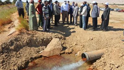 الزملوط يتفقد بئر غرب الموهوب على عمق 800 متر بالوادى الجديد