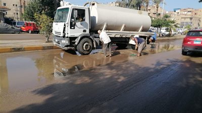محافظة الجيزة تنشر معداتها للتعامل الفوري مع الأمطار