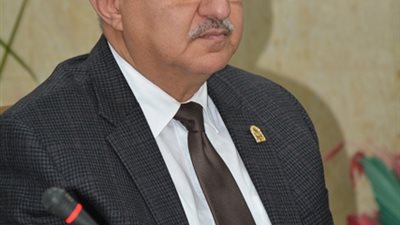 رئيس جامعة أسيوط يكلف نائبه لشئون الدراسات العليا والبحوث للإشراف على كلية الفنون الجميلة