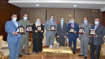 محافظ الغربية يعقد اجتماعاً مع مديري الإدارات التعليمية بالغربية.