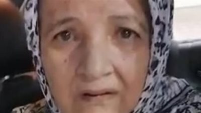 تعليق جديد من صاحبة فيديو الزحف.. 