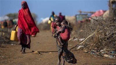 وزير الداخلية السوداني يتابع ميدانيا أوضاع اللاجئين الإثيوبيين.. فيديو