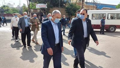 محافظ الشرقية يقرر حظر وقوف سيارات الأجرة فى غير الأماكن المحددة لها