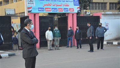 رحمى يتفقد مصنع تدوير القمامة بدفره ويتابع انضباط شارع الجلاء-صور