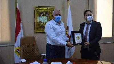 وفد صينى يستعرض إنشاء مشروعات نموذجية بالواحات في الوادي الجديد.صور