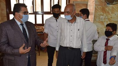 عقل يتابع المدرسة الثانوية الفندقية بجنوب سيناء ويتفقد ماكينة الآيس كريم ومنتجات المخبز