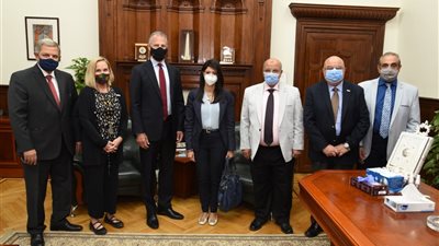 رانيا المشاط وسفير واشنطن ورئيس القابضة للمياه يتفقدون محطة روض الفرج.. صور