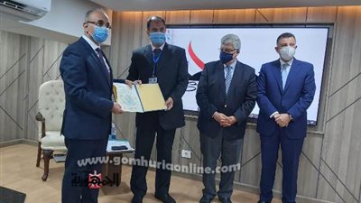 تكريم وكيل شئون خدمة المجتمع بكلية التكنولوجيا والتنمية بالزقازيق .. صور