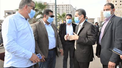 محافظ الغربية يشرف على تركيب المطبات الصناعية بالجلاء وقائد المرورلايرى ولايسمع !!