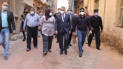 محافظ سوهاج يتفقد تطوير ورصف عدد من شوارع حي غرب الفرعية بـ 