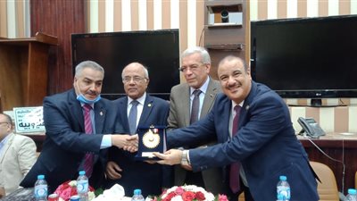 تعليم القليوبية تُكرم عجلان وسلامة لجهودهما وانجازاتهما بالمديرية
