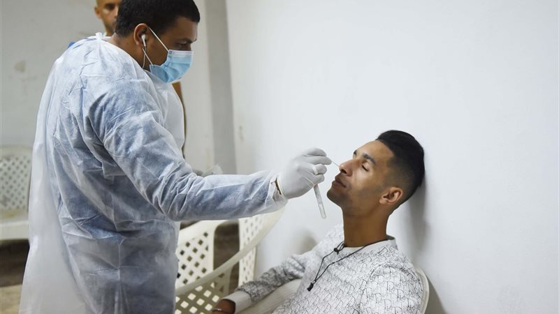 بدر بانون يجري مسحة