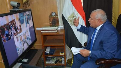 الزملوط ..يوجه بمراجعة أرصدة أدوية كورونا بمستشفيات العزل فى الوادى الجديد