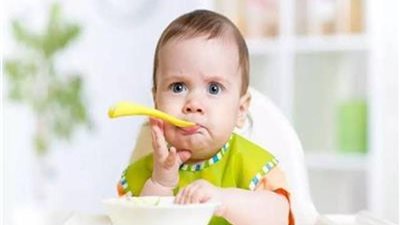 طبيب يكشف عن طريقة تحديد شعور الرضيع بالبرودة