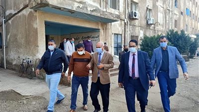 وكيلا وزارة الصحة والتعليم يتابعان حالة ٧طالبات مصابين في حادث بسيون