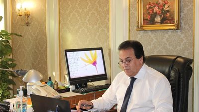 عبد الغفار: تخصيص 100 مليون للبحوث العلمية.. وسجلنا 159 تجربة سريرية لمواجهة كورونا